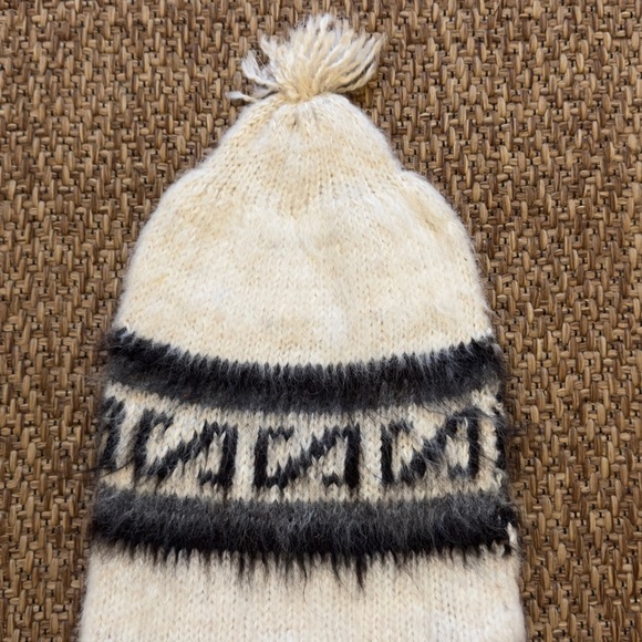 Handmade Andean Chullo Alpaca Wool - Picture 5 of 8